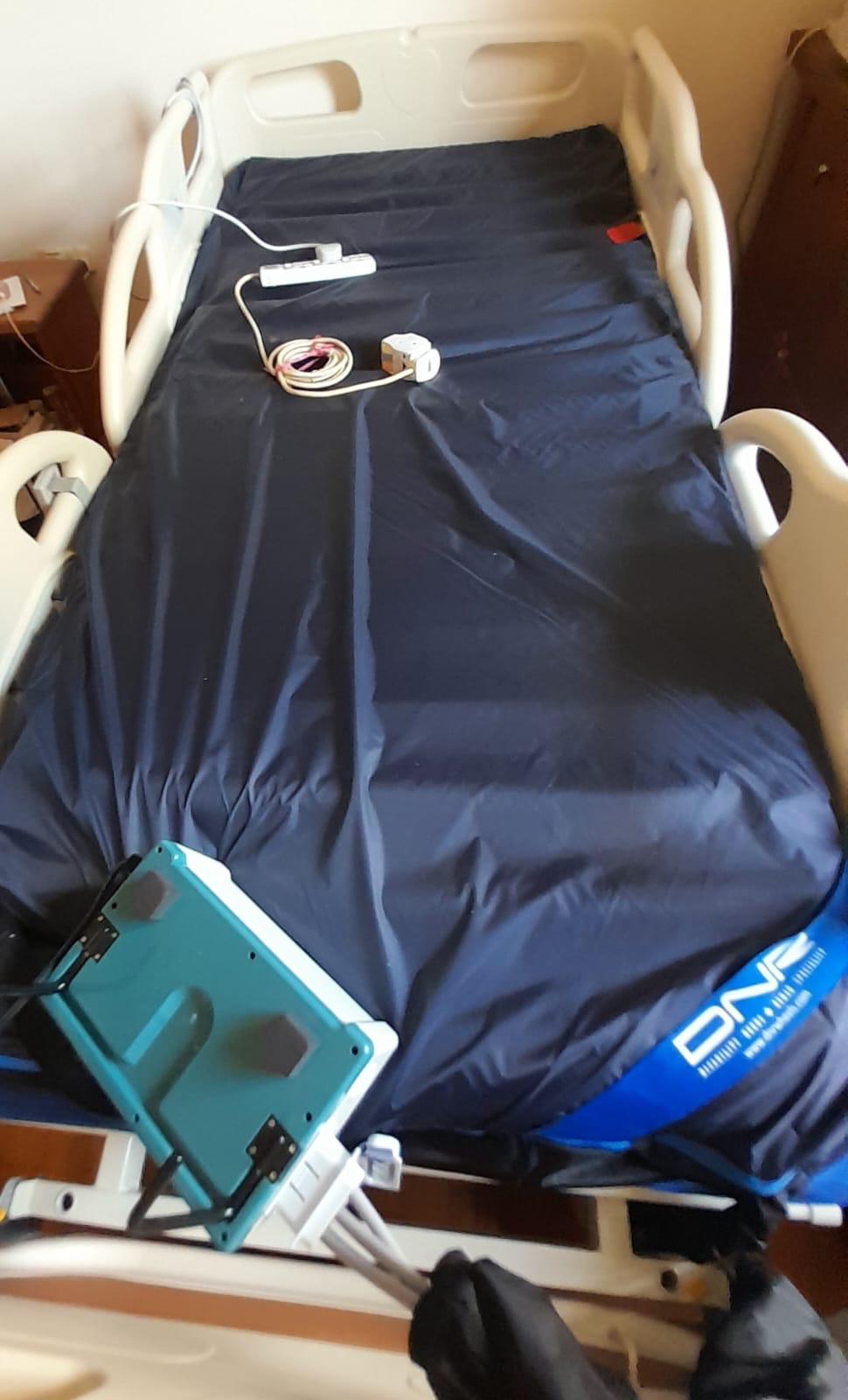 Second Hand Electric Hospital Bed & Air Mattress (PLS SEE DESCRIPTION)