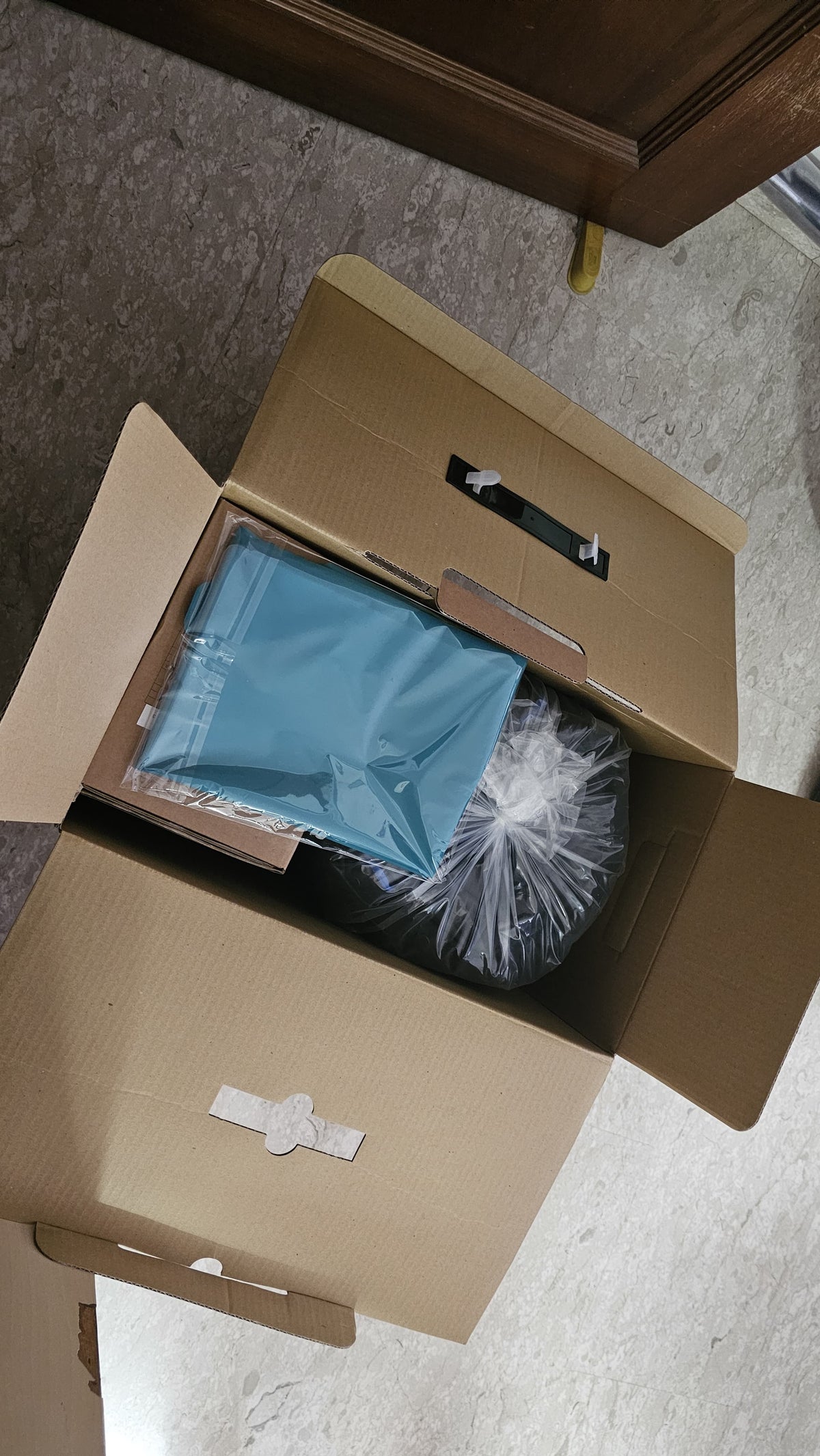 Second Hand 4" Air Mattress (PLS SEE DESCRIPTION)